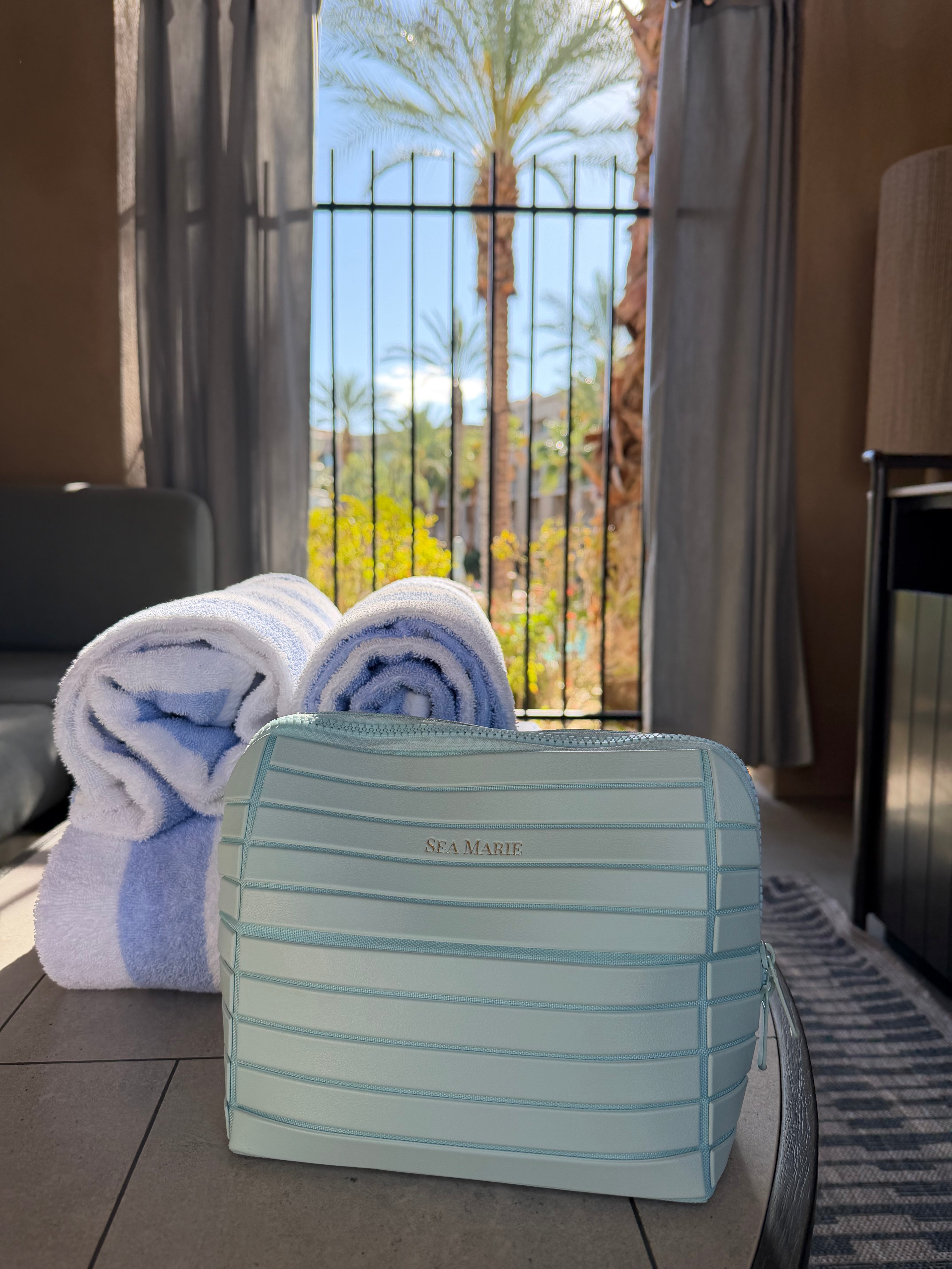 The Cove Fold Cosmetic Case (Medium)