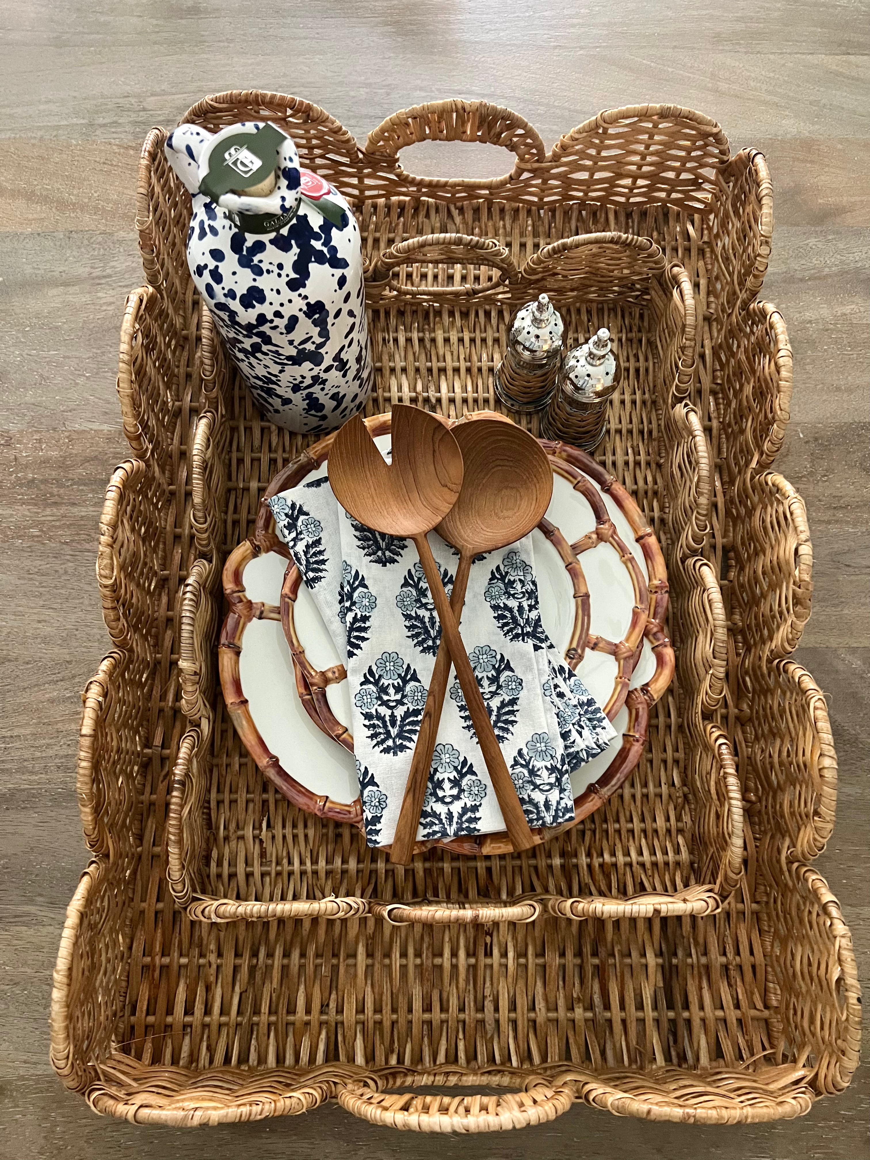 Large Natural Scalloped Wicker Tray